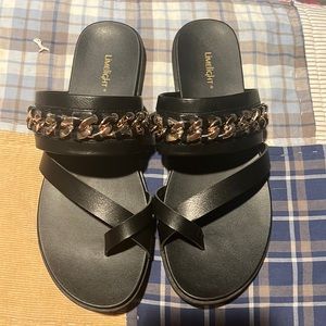 Limelight black flip-flops